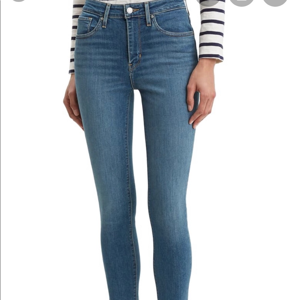 NEVER WORN! LEVI’S. 721 High rise skinny